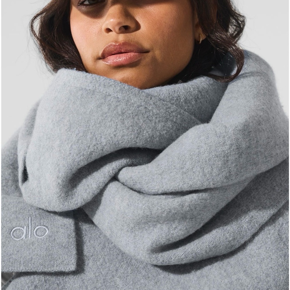 Alo Merino Wool Oversized Scarf -
Hazy Heather Grey NWT